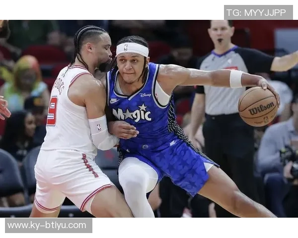 周五竞彩篮球看点:活塞与火箭展开激烈对决汤普森兄弟同场竞技争夺荣耀 周五竞彩篮球看点:活塞与火箭展开激烈对决汤普森兄弟同场竞技争夺荣耀