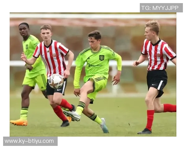 小将谢伊莱西随曼联一线队训练全力备战埃弗顿挑战赛 小将谢伊莱西随曼联一线队训练全力备战埃弗顿挑战赛