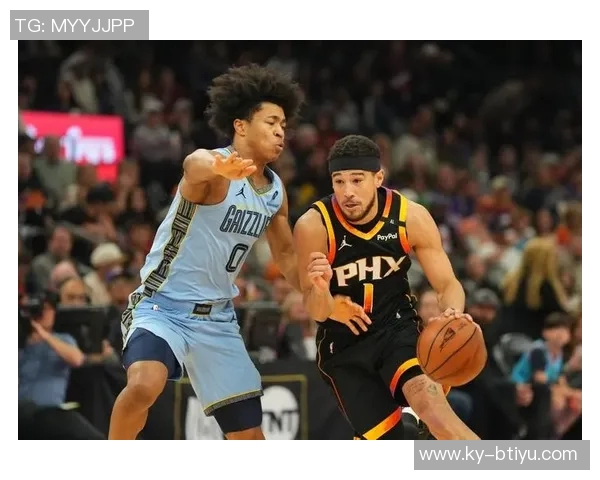 布克本赛季场均253次空位三分球引领联盟展现超强投射能力 布克本赛季场均253次空位三分球引领联盟展现超强投射能力